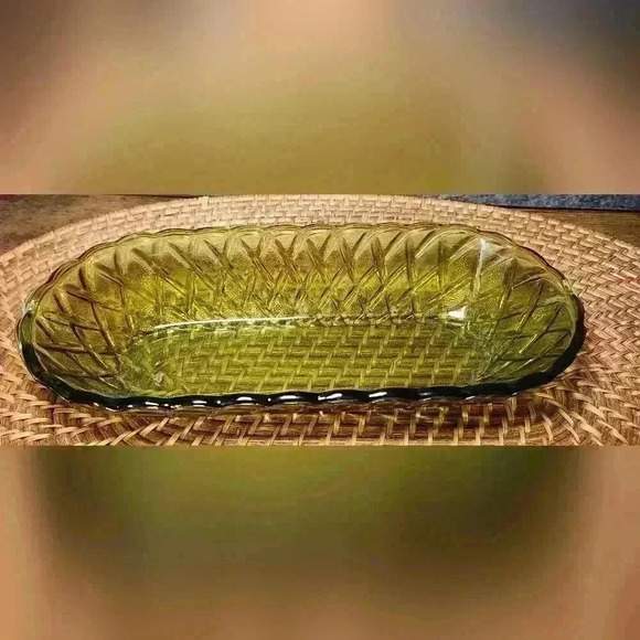 Vintage INDIANA GLASS Pretzel Avocado Celery Dish - Picture 2 of 6